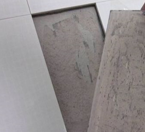 托克逊瓷砖空鼓维修公司分享瓷砖铺贴时如果打浆（即涂抹在瓷砖背面和基层上的砂浆或瓷砖胶）过少，会带来以下问题